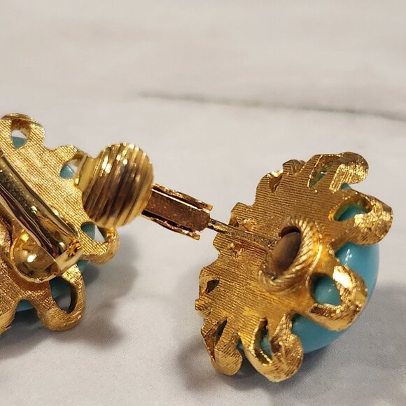 Vintage Gold-Tone & Turquoise Beaded Necklace With Matching Clip-On Earrings Set - Picture 14 of 16